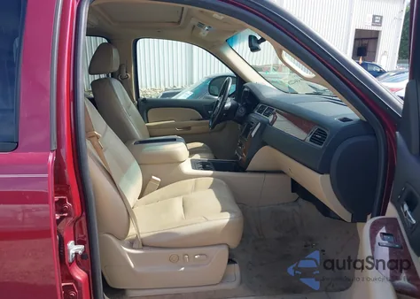 2007 Chevrolet Suburban 1500 Ltz z USA, uszkodzony, nr VIN 1GNFC16J27J213938